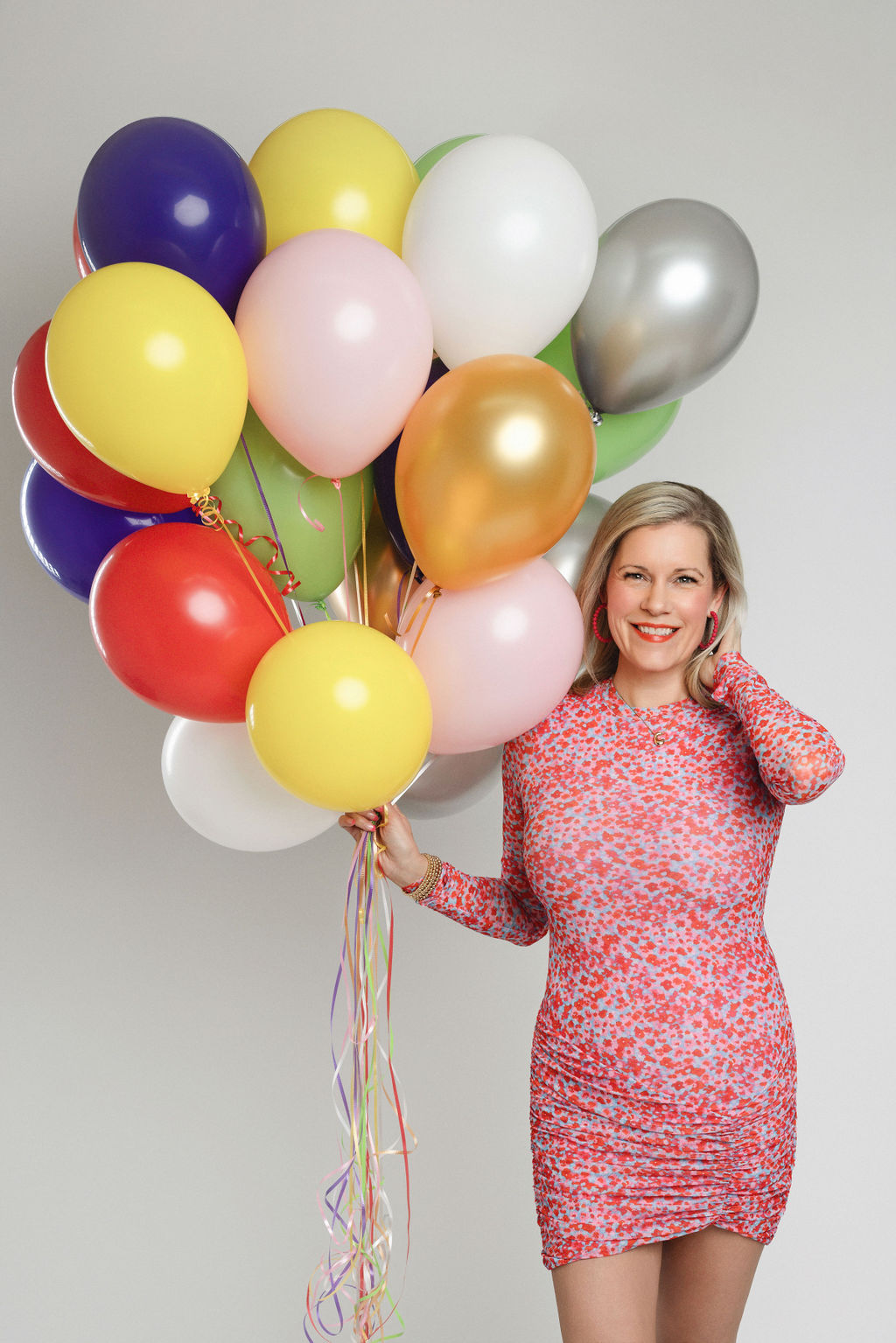 Courtney-Doyle-Holding-Balloons